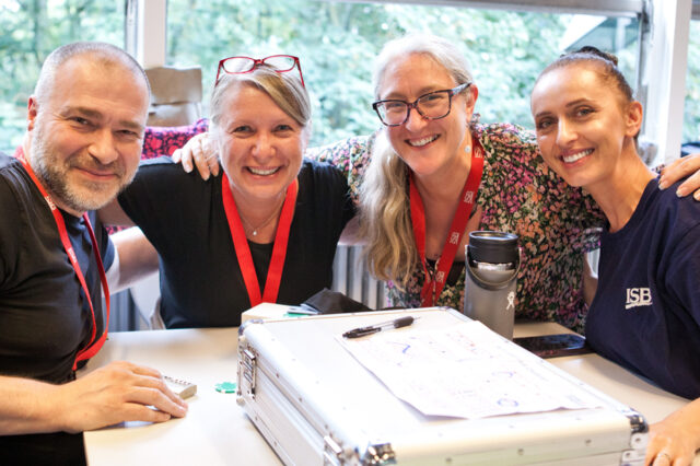 Code Crackers Yevs 04 klein