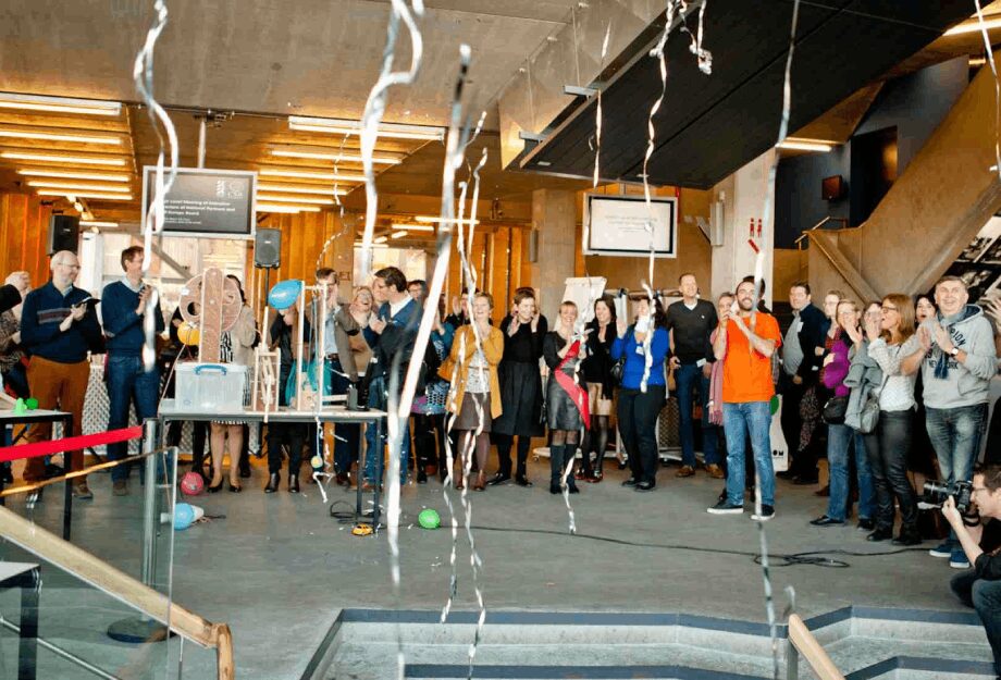 Kettenreaktion Teambuilding Aktivitaet klein