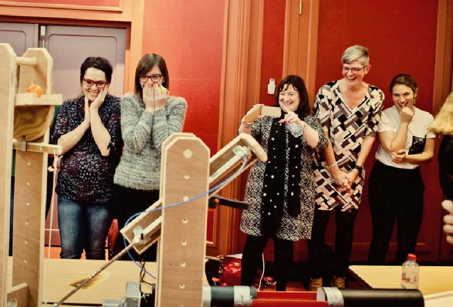 Teambuilding-Maßnahme Kettenreaktion Emotion
