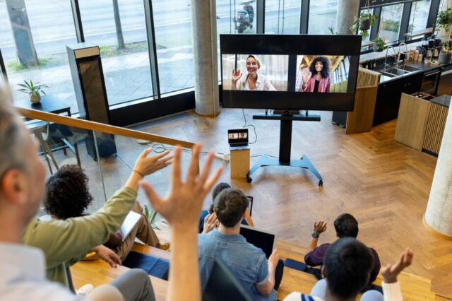 Hybrides Teambuilding planen und moderieren 2026